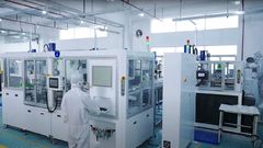 Apa yang dilakukan Yucera?