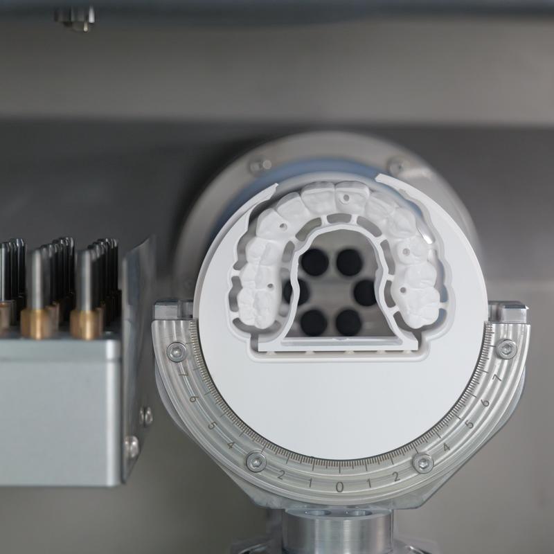 8 Pro 5-Axis Dental Milling Machine 60,000 RPM 18-Tool Capacity for Zirconia PMMA