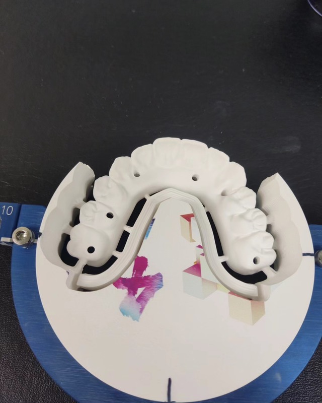 Translusensi 43%-57% Kekuatan Tekuk 700-1200 MPa YUCERA Dental Sistem Terbuka 98mm CAD/CAM 4D Pro Multilayer Zirkonia Block