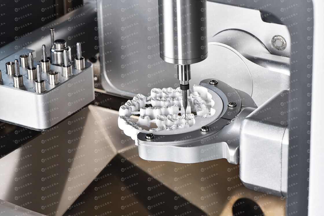 China Yucera Penjualan Panas Sepenuhnya Otomatis 5 Axis Dental CAD CAM Milling Machine untuk Lab